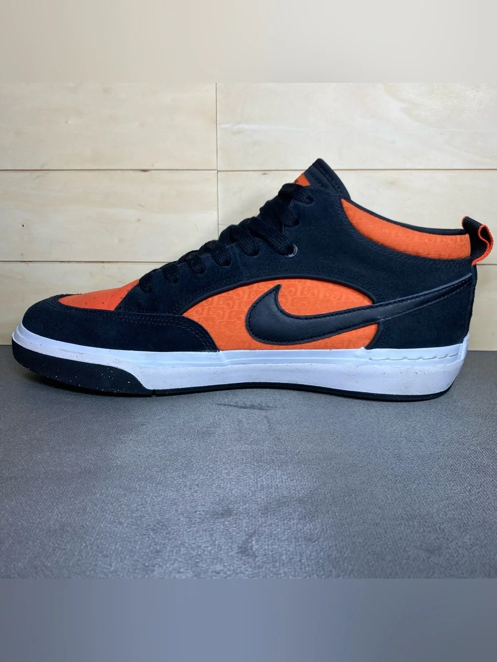 Nike React Leo Baker Black Orange Men's Size 11.5 Skate Shoes Sneaker DX4361-002